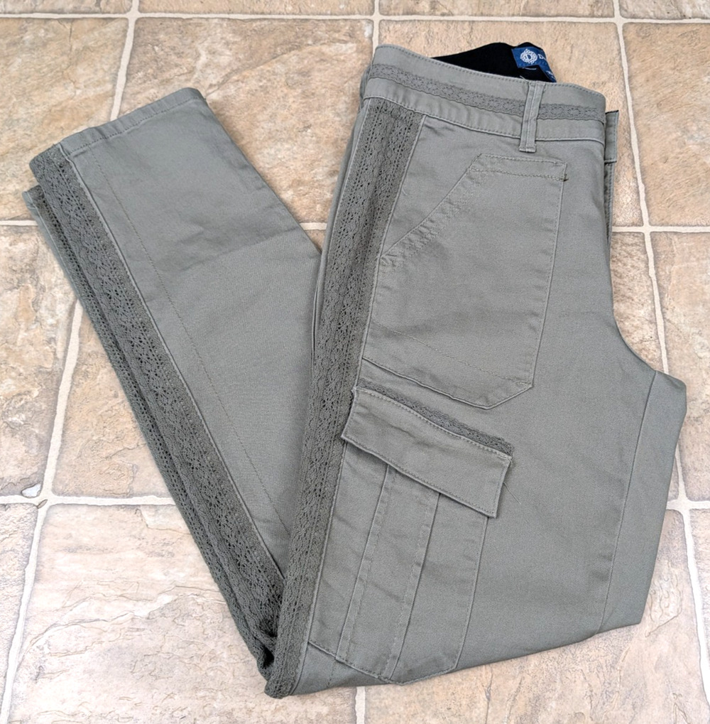 Democracy sz 4 Utility Pants stretchy army green mid rise eyelet sides 3164